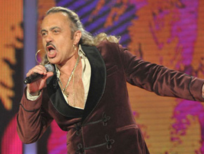 <i>Factor</i>: Simon Cowell comemora saída de brasileiro