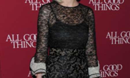 Renda: Kirsten Dunst participa de <i>première</i>
