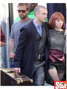 Bom humor: Justin Timberlake ri de machucado na perna