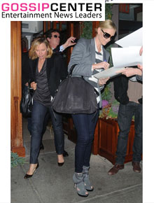 <i>Big Apple</i>: Charlize Theron almoça com a mãe