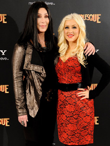 Por aí: Christina Aguilera e Cher divulgam <i>Burlesque</i>