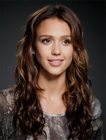 Comédia: Jessica Alba vende remédios homens