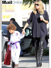 Mamãe: Heidi Klum leva os filhos no karatê