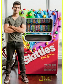 Hum!: Joe Jonas ganha máquina de doces