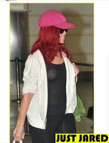 Saudade de casa: Rihanna viaja para Barbados