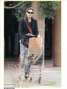 Pós-Natal: Julia Roberts faz compras sozinha