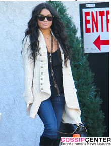 Sozinha?: Vanessa Hudgens almoça em Los Angeles