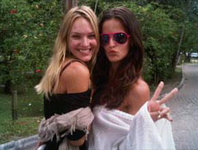 BR: Izabel Goulart curte férias com Candice Swanepoel
