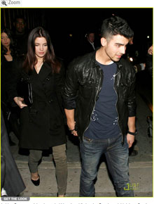 <i>Night</i>: Joe Jonas e Ashley Greene vão à boate