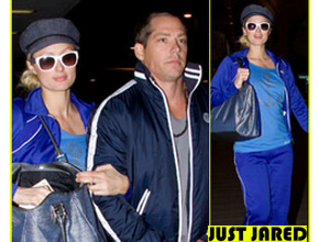 Tudo azul: Paris Hilton desembarca com Cy Waits