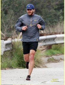 Corrida: Jake Gyllenhaal se exercita no frio