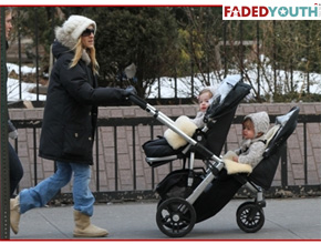 Mamãe: Sarah Jessica Parker passeia com as gêmeas