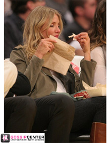 <i>Fast Food</i>: Cameron Diaz faz boquinha em jogo