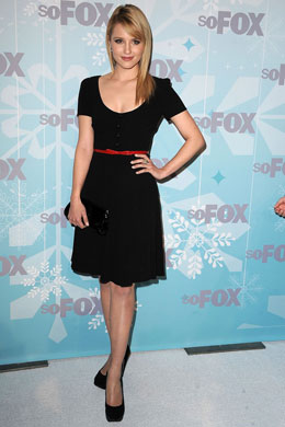 <i>Prada</i>: Dianna Agron aposta em vestido preto