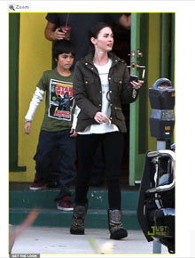 Madrasta: Megan Fox passeia com o enteado