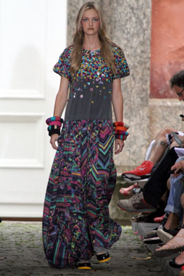 <i>Fashion</i>: Carol Trentini desfile pela <i>Cantão</i>