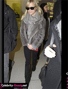 Avião: Reese Witherspoon é clicada em aeroporto