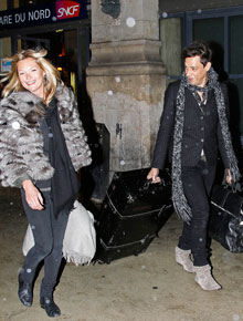 Feliz: Kate Moss vai à Paris com o namorado