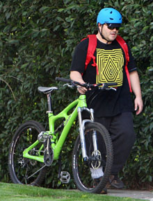 Exercício: Jack Black pedala por Los Angeles