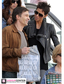 Juntos: Halle Berry e Olivier Martinez vão a exposição