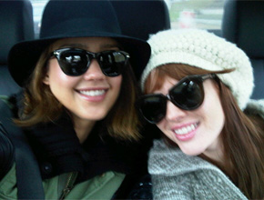 Amiga: Jessica Alba posta foto em Paris