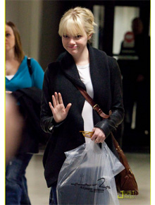 <i>Tchau</i>: Emma Stone é clicada em aeroporto