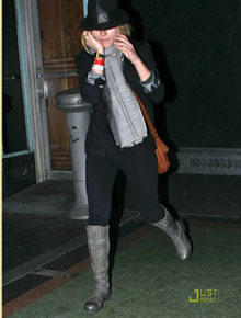 Solteira: Scarlett Johansson curte <i>show</i>