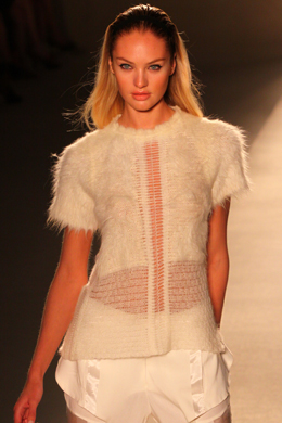 Sangue brasileiro?: Candice Swanepoel tem um estilo mutável