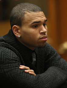 Rihanna: Chris Brown quer fim de medida cautelar