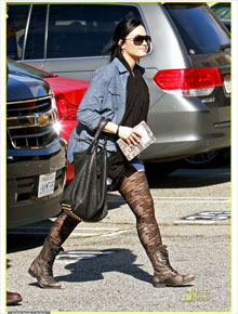 <i>Rehab</i>: Demi Lovato continua seu tratamento