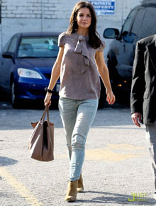 Elegante: Katie Holmes vai às compras