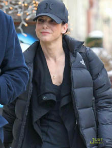 NY: Sandra Bullock vai à academia no frio