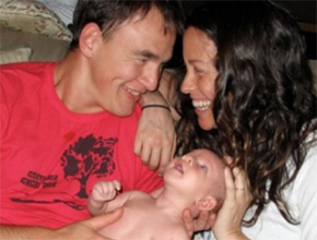 <i>Incrível</i>: Alanis Morissette apresenta o filho