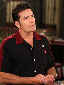 Salário: Charlie Sheen se oferece para pagar equipe