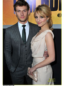 Com Alex: Dianna Agron participa de <i>première</i>