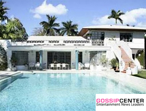 Compra?: Cameron Diaz visita casa com A-Rod