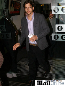 Noite: Ashton Kutcher faz entrevista do hotel
