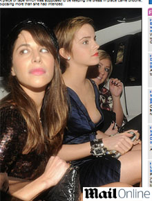 <i>Ops</i>: Emma Watson é traída pelo vestido