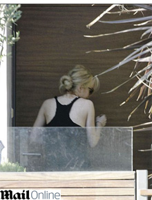 <i>Valentine's Day</i>: Lindsay Lohan passa com ex