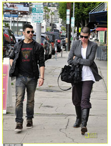 Opinião: Joe Jonas faz compras com <i>stylist</i>