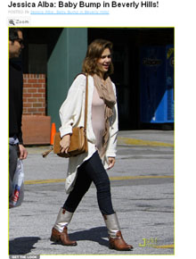 Mamãe: Jessica Alba exibe barriguinha de grávida