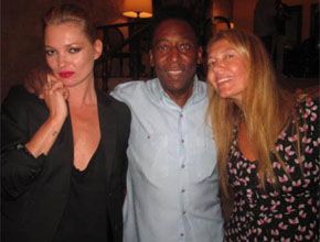 Estrelas: Kate Moss posa com Pelé