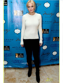 Sorriso: Lindsay Lohan vai a evento