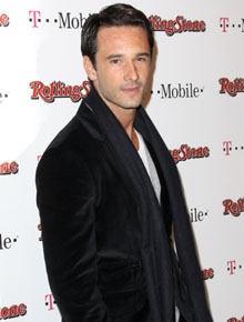 <i>VIP</i>: Rodrigo Santoro participa de festa de revista