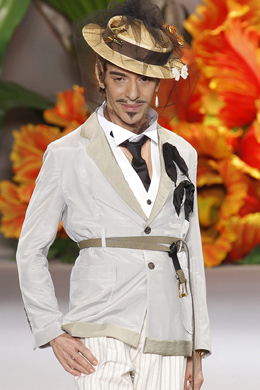 John Galliano: <i>Christian Dior</i> demite estilista