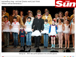 Bailarino?: Elton John veste <i>tutu</i> em peça