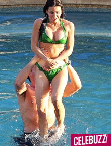 <i>Cougar Town</i>: Courteney Cox grava de biquíni