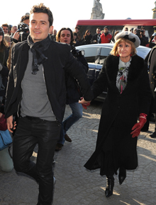 Paris: Orlando Bloom leva a mãe para assistir a desfile