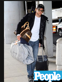 Viagem: Bradley Cooper carrega malas