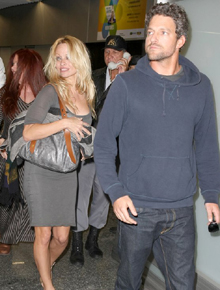 Gringa: Pamela Anderson desembarca no Brasil